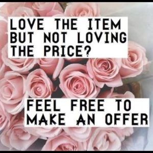 Make an offer! 🥰🙂👗